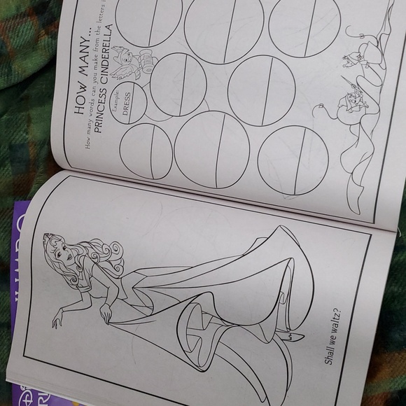 Disney‎ Princess Coloring & Activity Books - Picture 7 of 8
